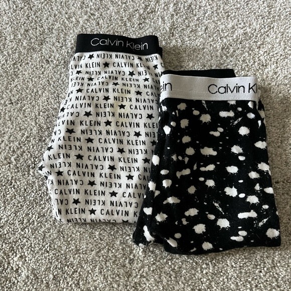 Set of 2 Calvin Klein pajama pants 9-12 months - Picture 2 of 6